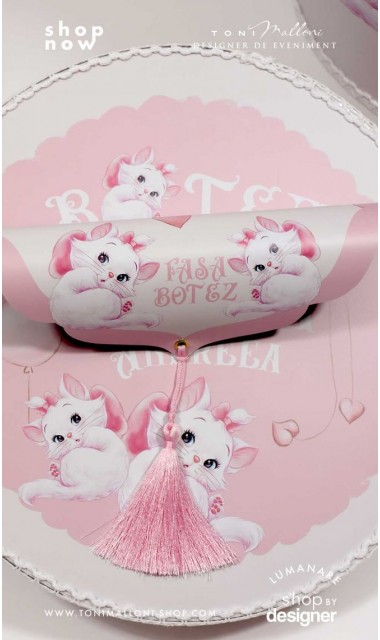 Trusou de botez roz brodat inspirat din desenul animat Pisicile Aristocrate cu pisica Marie 3